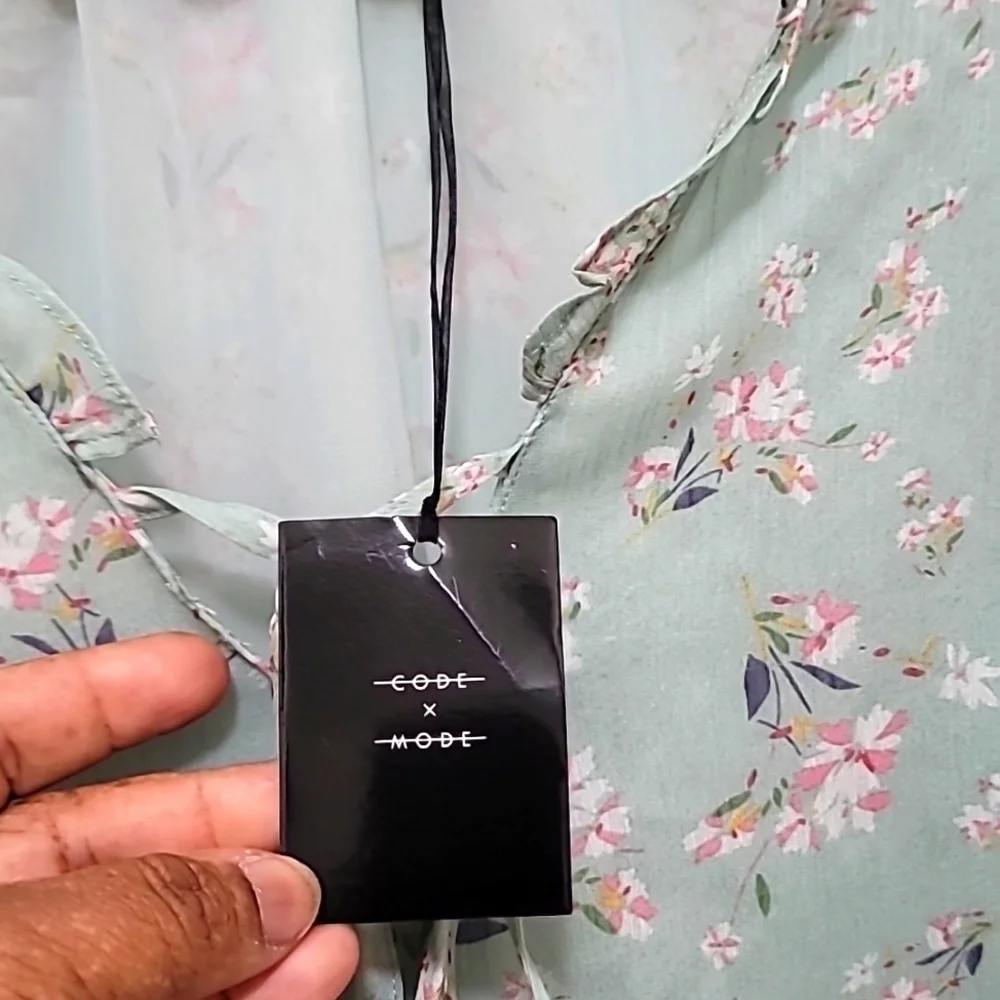 NWT CODE X MODE SHIRRED SLEEVE SAGE FLORAL PEASANT BLOUSE V NECK  SZ‎ L